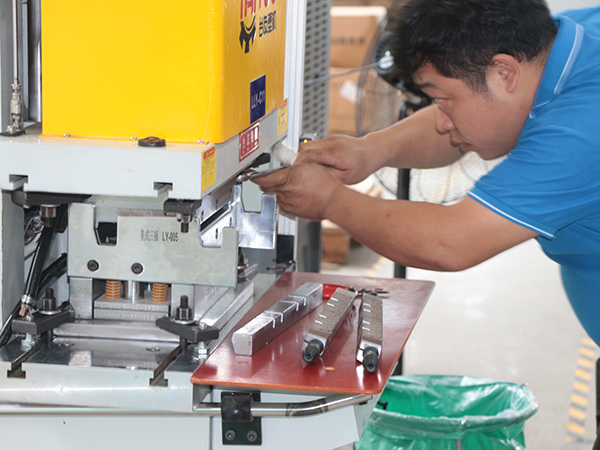 廠(chǎng)房車(chē)間